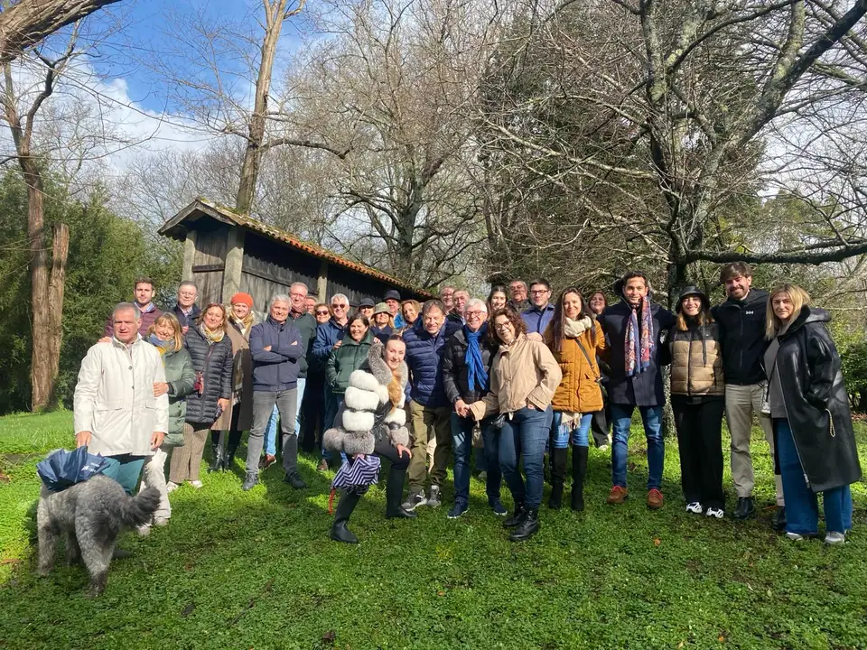 El equipo de las corredurías de Mediavanz en una jornada de convivencia al aire libre